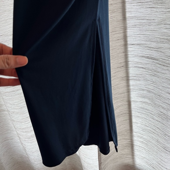 Size M ( but could fit a large) Bcbgeneration racerback navy dress w/ pockets! - Picture 4 of 6